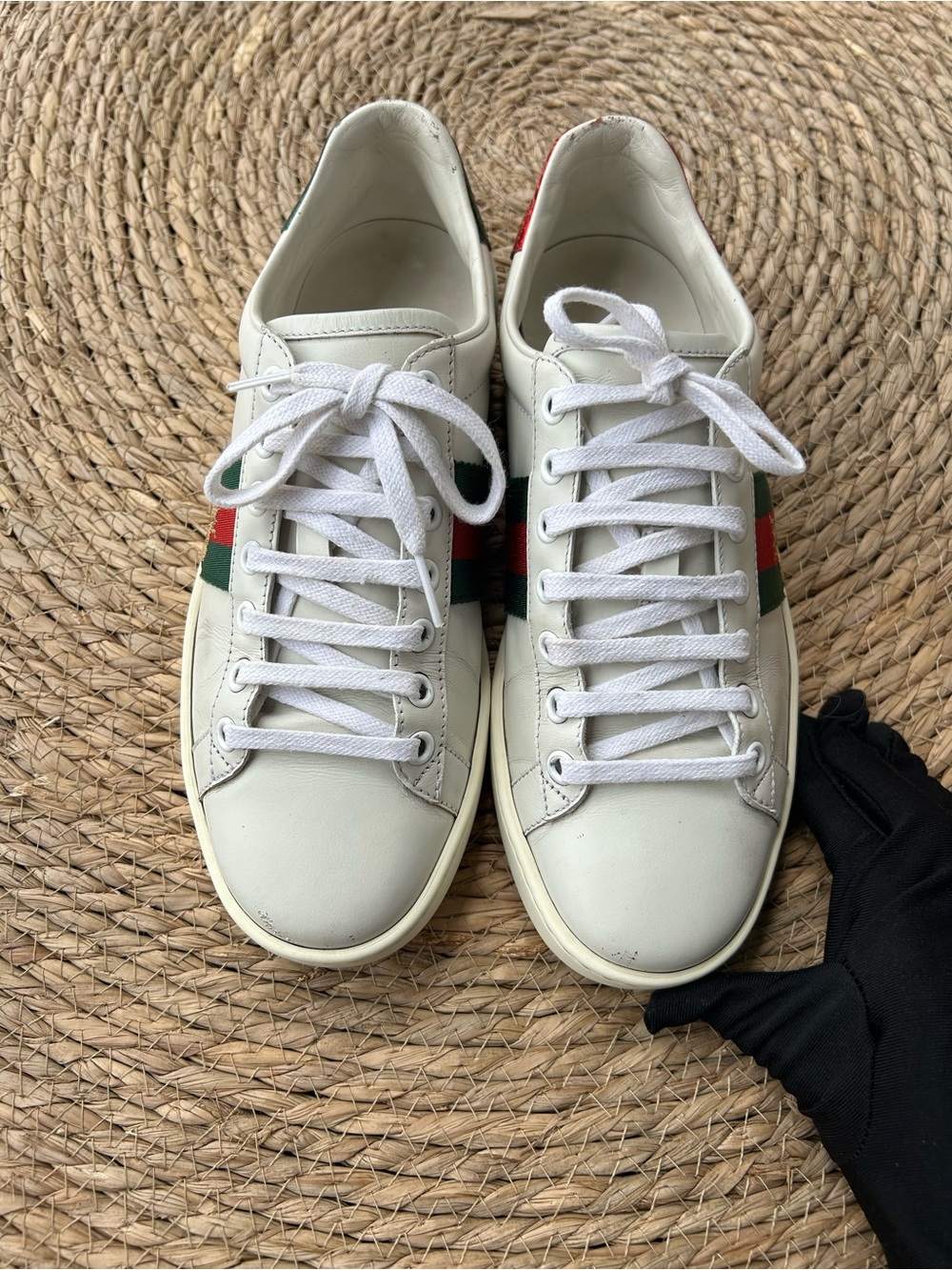 Gucci White Leather Low-Top Sneakers with Green and Red Web
